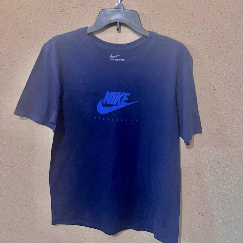 Vintage Nike Athletic Cut Tee Size Medium in Blue